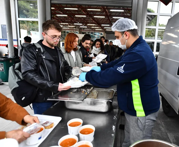 Çocuk ve Gençlere İzmir Büyükşehir’den Beslenme Desteği