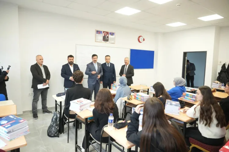 Bursa Yenişehir'de üniversite hazırlığa 3 bin kitap desteği