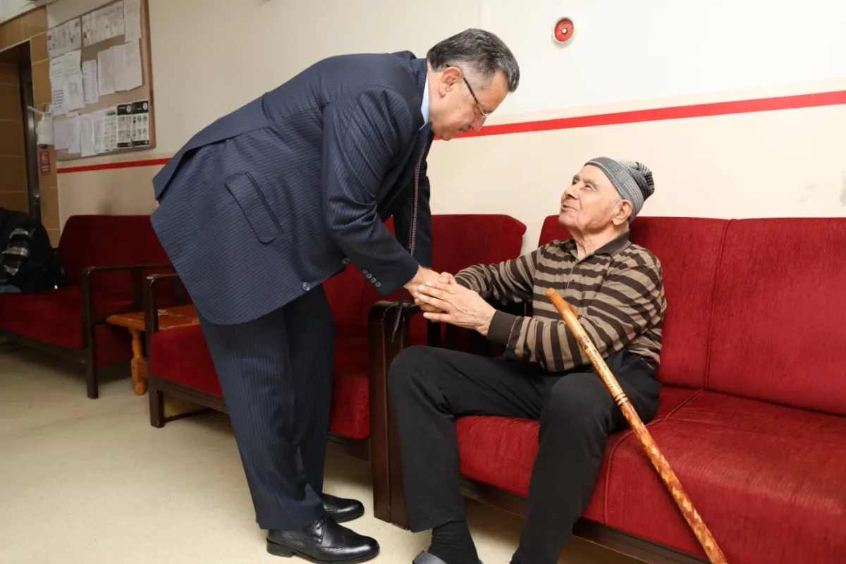 Trabzon Başkanı Genç, huzurevi ziyaret etti