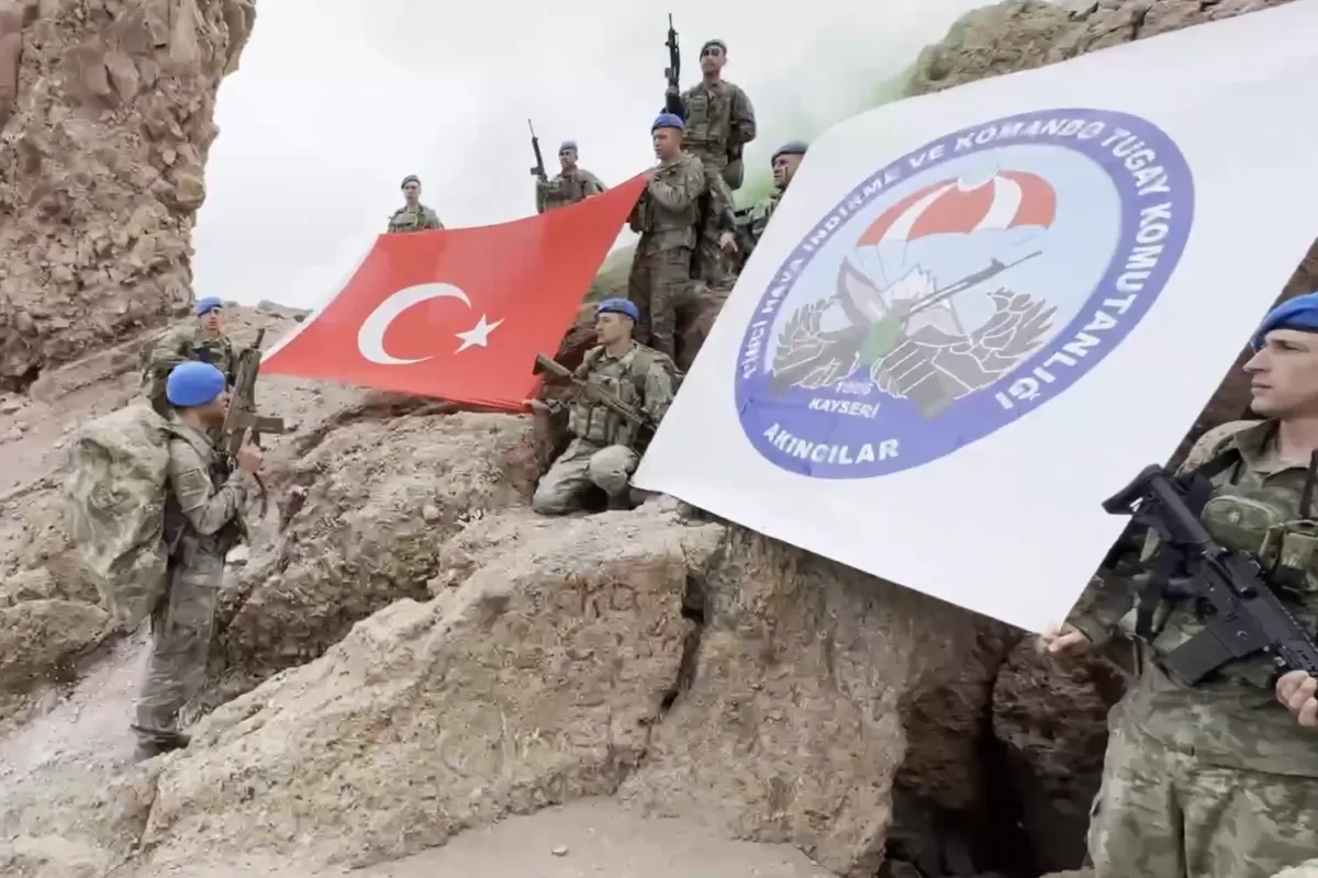 Erciyes'te Somali askerleriyle komando keşif tirmanışı