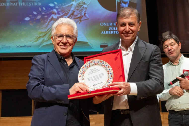 10. İzmir Uluslararası Edebiyat Festivali Sanatseverlerle Buluştu