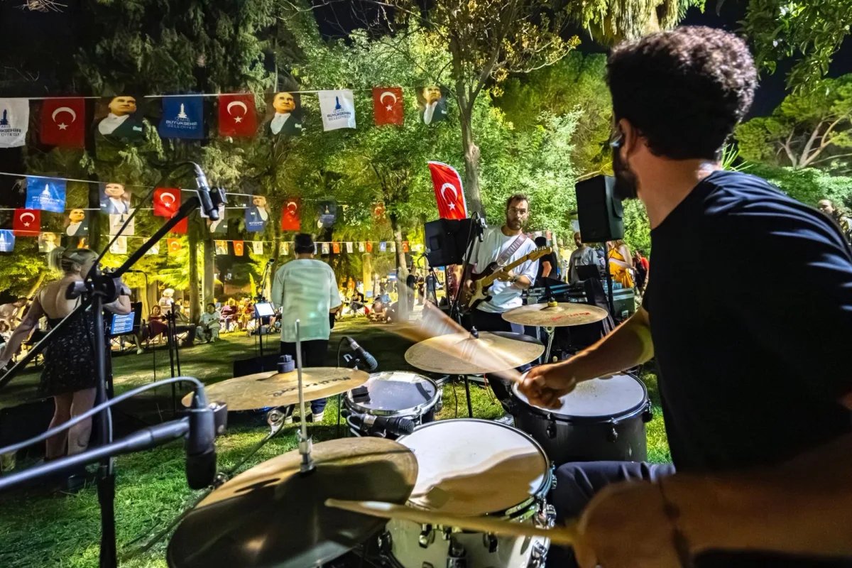 İzmir'de Alternatif Park Konserleri İkinci Düzenlendi