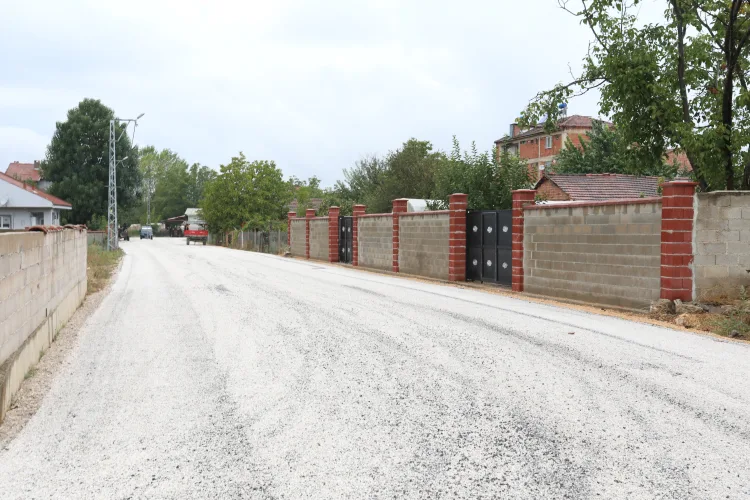 Bursa İnegöl'ün Kurşunlu Mahallesi'nde 8 sokakta sathi kaplama