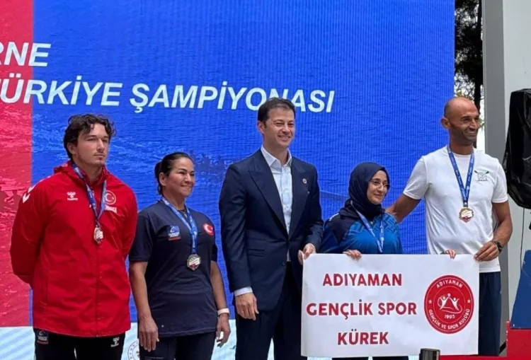 Enkazdan şampiyonluğa: Emine Nur’un kürekleri bu kez umut için çekildi