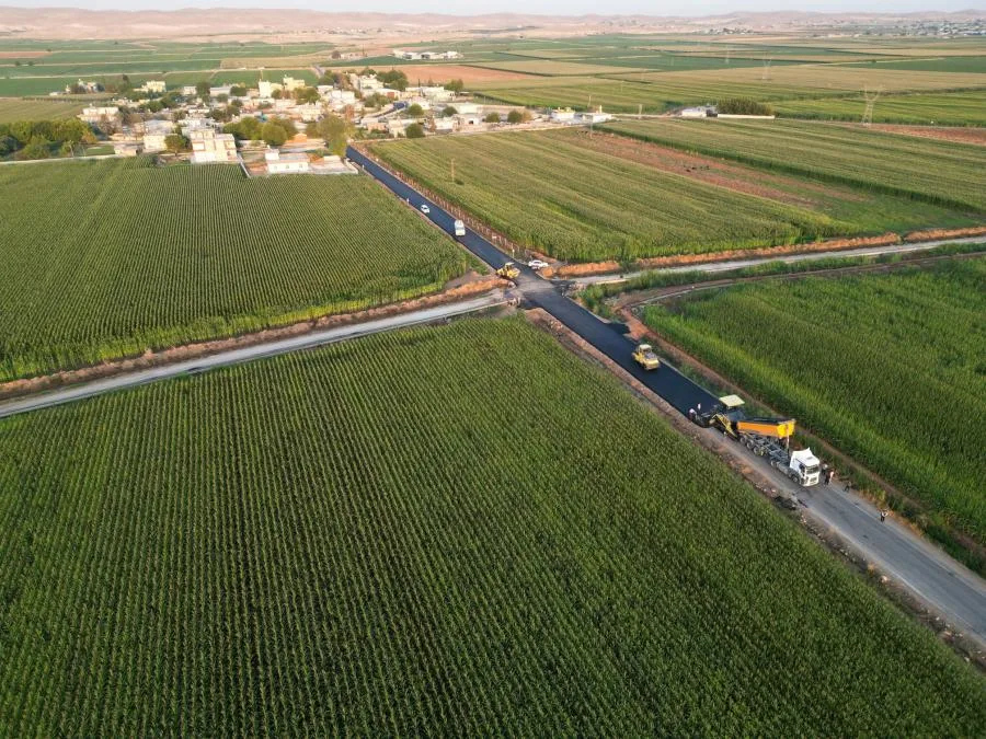 Eyyübiye'de 5 mahalleyi birleştiren yola sıcak asfalt