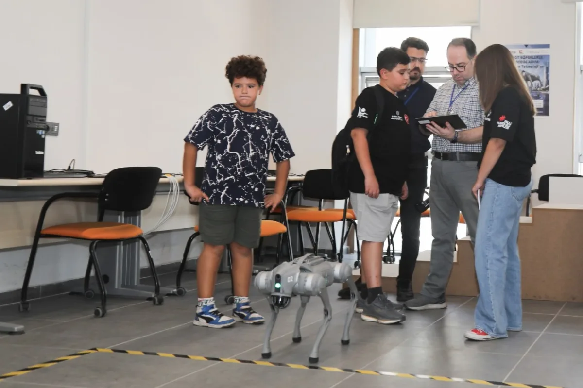 BTÜ'de öğrenciler robot köpeklerini kodladı