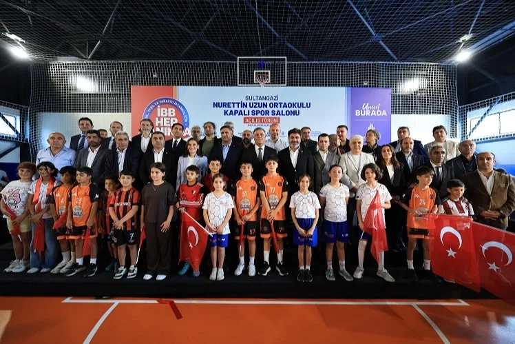 Sultangazi'nde Nurettin Uzun Ortaokulu'na modern spor salonu hizmete açıldı