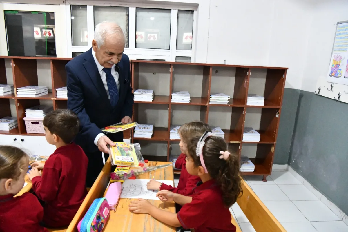 Keşan Belediyesi 1. Sınıf Öğrencilere Kırtasiye Seti Verdi