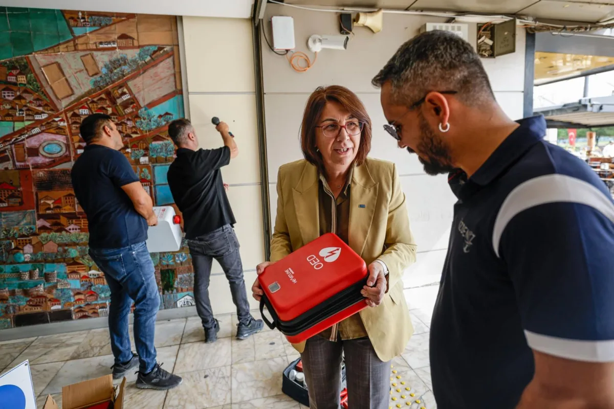 İzmir’de Ağız‑Ağız Defibrilatör Ağısı Genişliyor