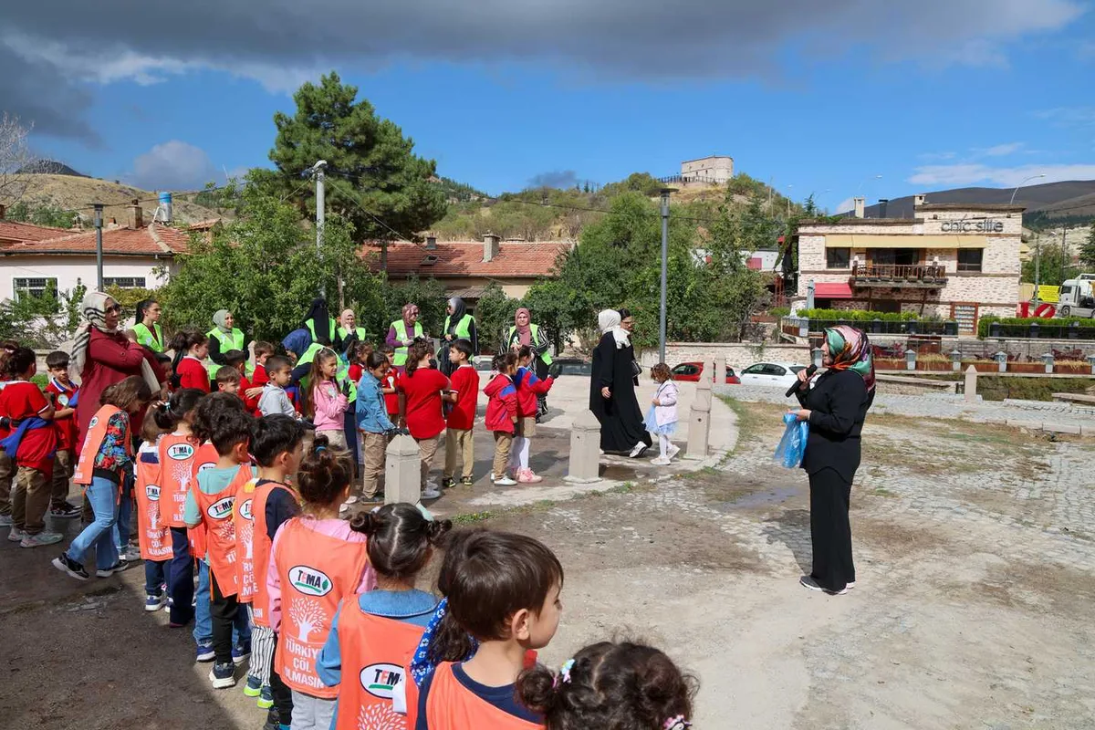 Selçuklu’da Temiz Mahalle Etkinliği: Sille’de Çevre Temizliği