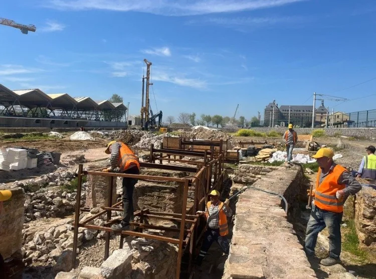 Haydarpaşa Garı temeli: Ahşap kazıkların %80'i kayboldu
