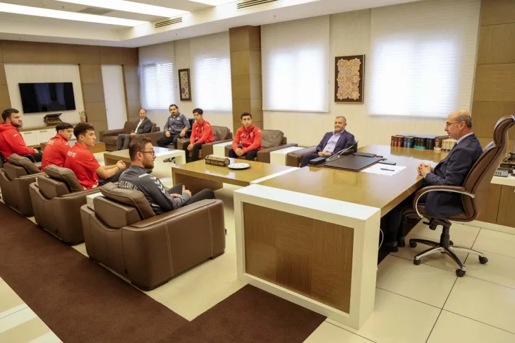 Konya Selçuklu'da Başkan Pekyatırmacı başarılı sporcuları ağırladı
