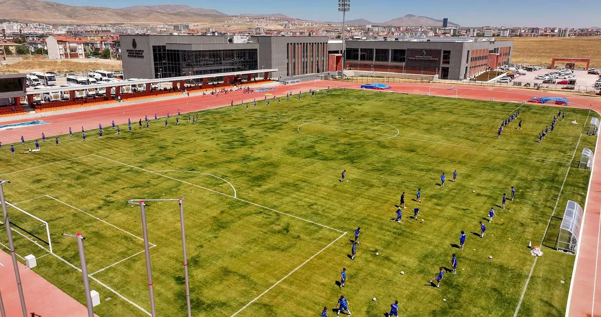 Altay ve Pekyatırmacı spor yetiştirme merkezini inceledi