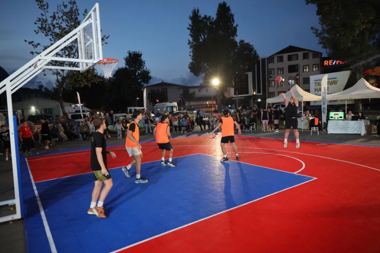 Sakarya'da 250’den fazla sporcu parkede ter döktü