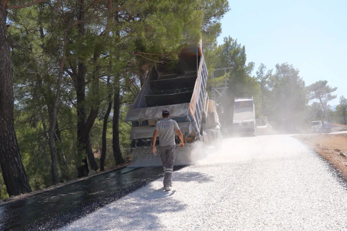Kaş’te 40 yıl sonra yol yenileniyor
