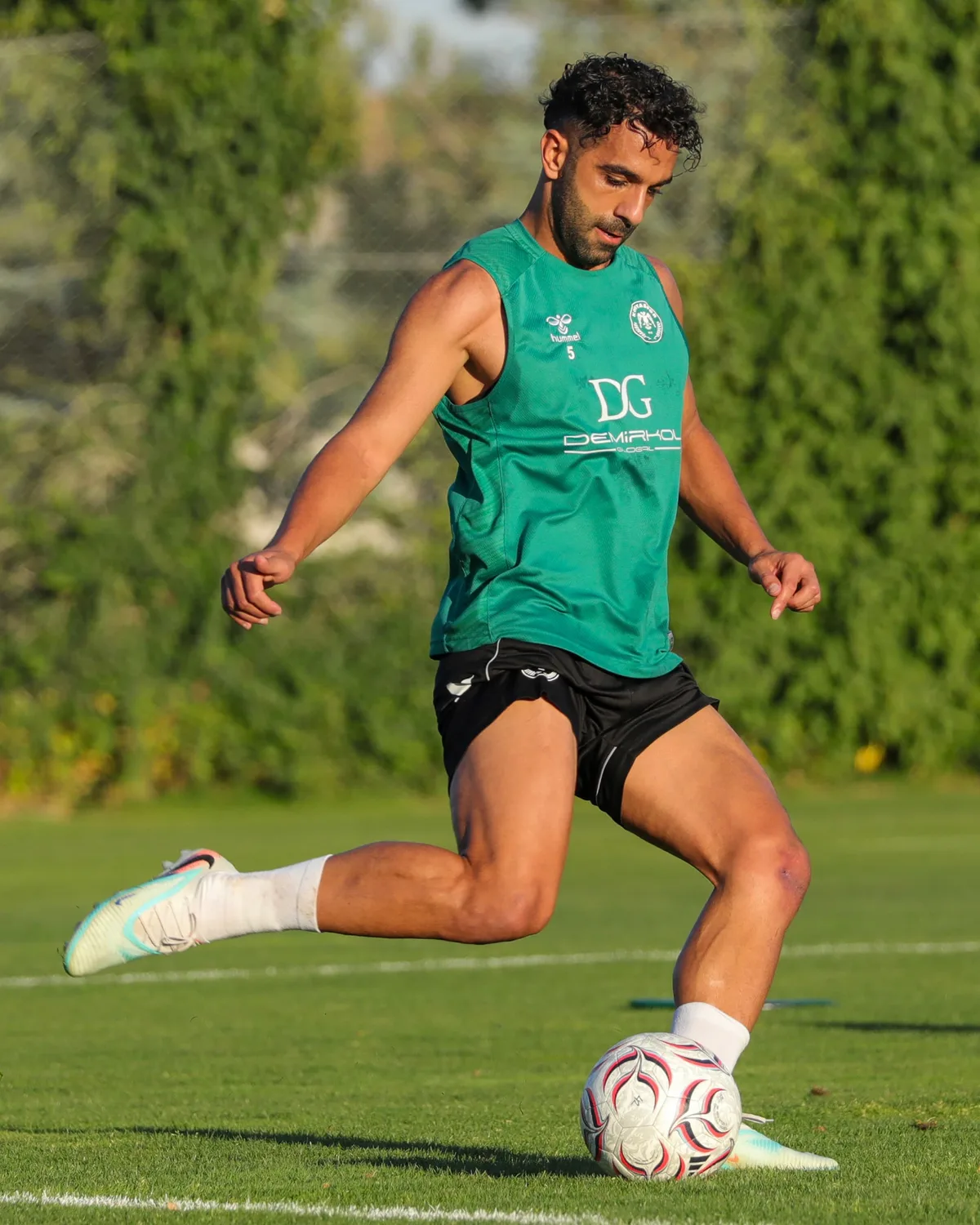 Konyaspor Trabzonspor'a hazır: Ahmet Oğuz antrenmanda