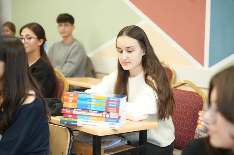 Bursa Yenişehir'de üniversite hazırlığa 3 bin kitap desteği