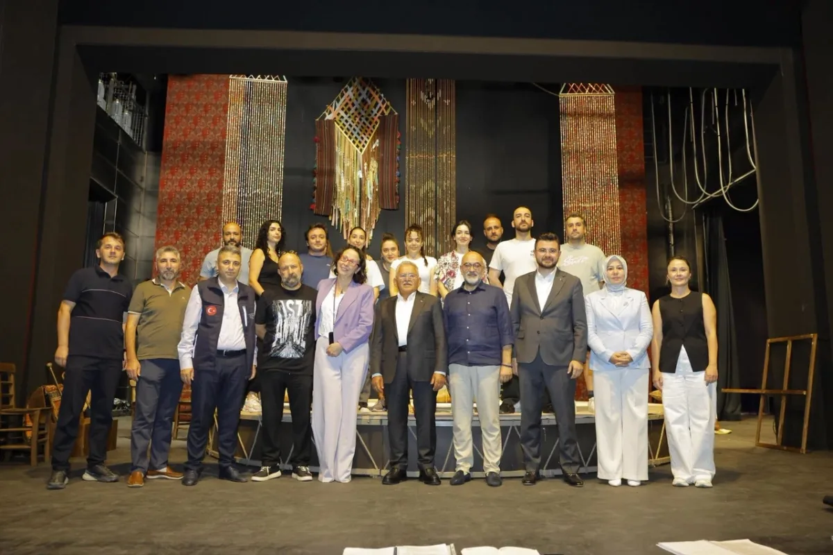 Kayseri Devlet Tiyatrosu 1 Ekim'de 'Düğün Ya Da Davul' ile açılıyor