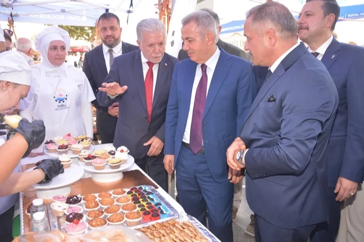 İzmir'de Ahilik Haftası renkli kutlamalarla başladı