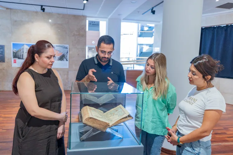 Yüzyılların hazinesi yeniden vitrine çıktı... Dünyada iki nüshası var, biri İzmir’de