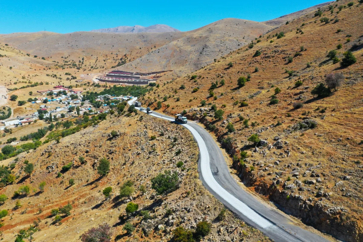 Malatya’da 55 km grup yolunda asfaltlama çalışmaları sürüyor
