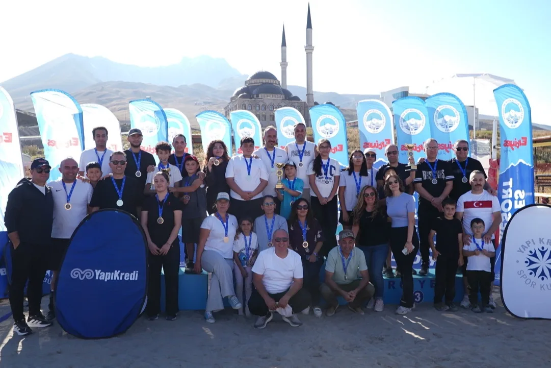 Erciyes'te Yapı Kredi sponsorlu plaj voleybolu turnuvası