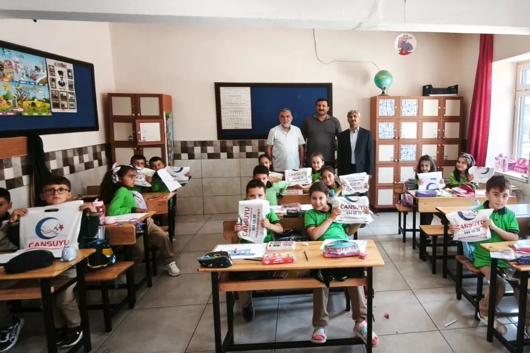 Cansuyu Derneği Konya'da 2100 Öğrenciye Kirtasiye Destegi