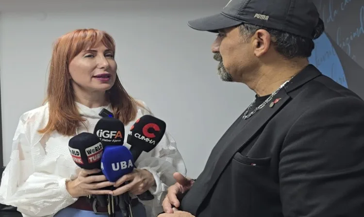 İzmir’de “Zamana dokunmak”: Bir belgeselden fazla, bir hafıza buluşması