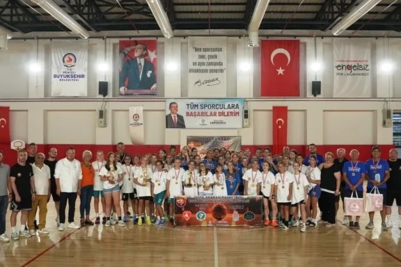 Denizli'de Ege'nin iki yakası basketbolde buluştu