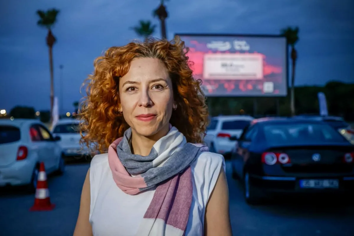 İnciraltı’nde Arabayla Sinema Keyfi: Yeni Sezon Başladı