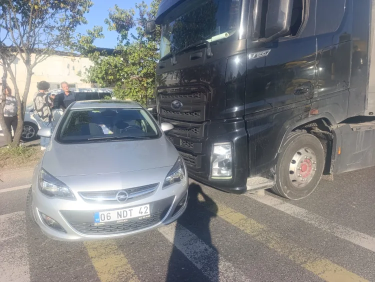 Düzce’de tır ile otomobil çarpıştı