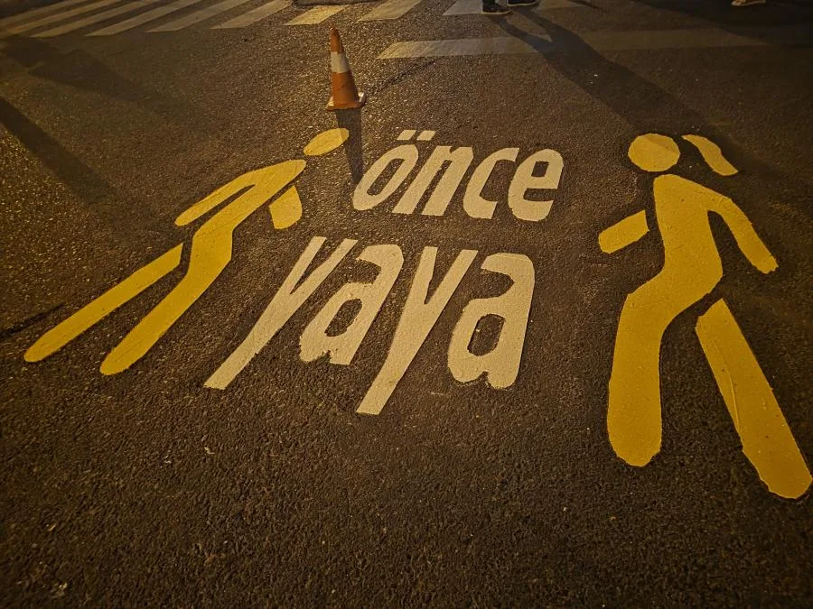 Şanlıurfa'da okullar açılmadan: Yaya geçitleri yenilendi