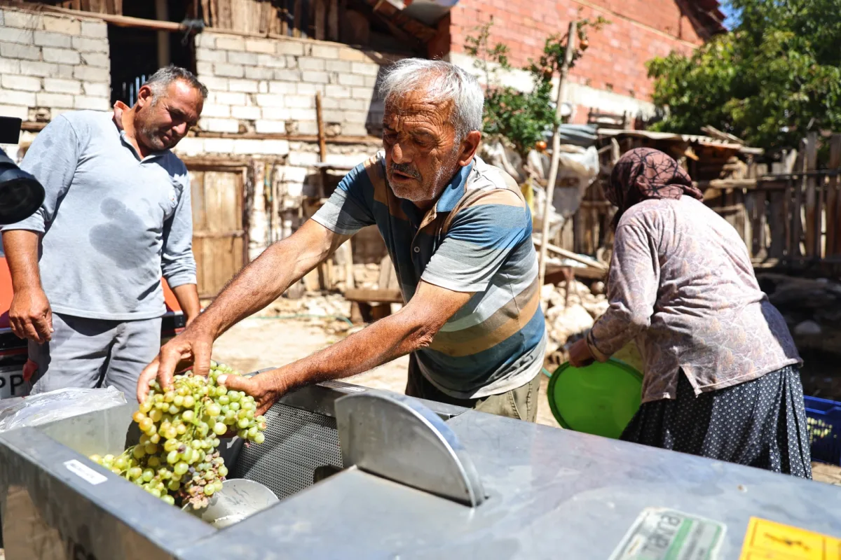 Antalya Büyükşehir Belediyesi, Elmalı'de makine desteği