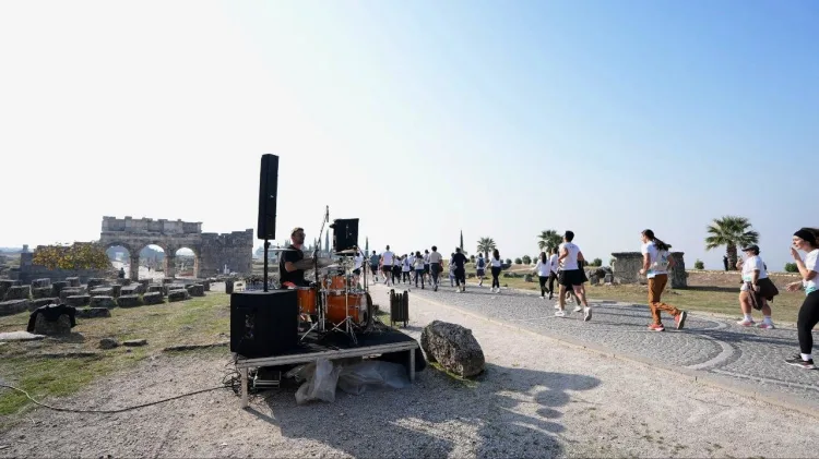 Denizli’de Lykos Yarı Maratonu rekoru! 20 bin kişi Pamukkale’de buluştu