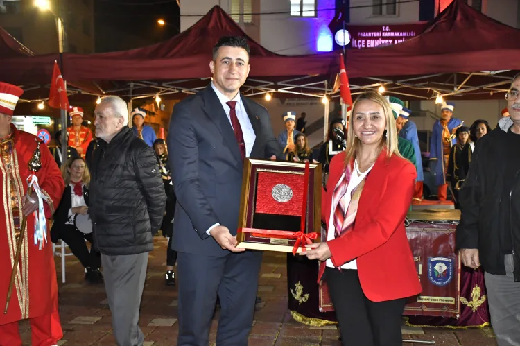 Bursa Yenişehir'in Kadın Bandosu, Pazaryeri'nde sahne aldı