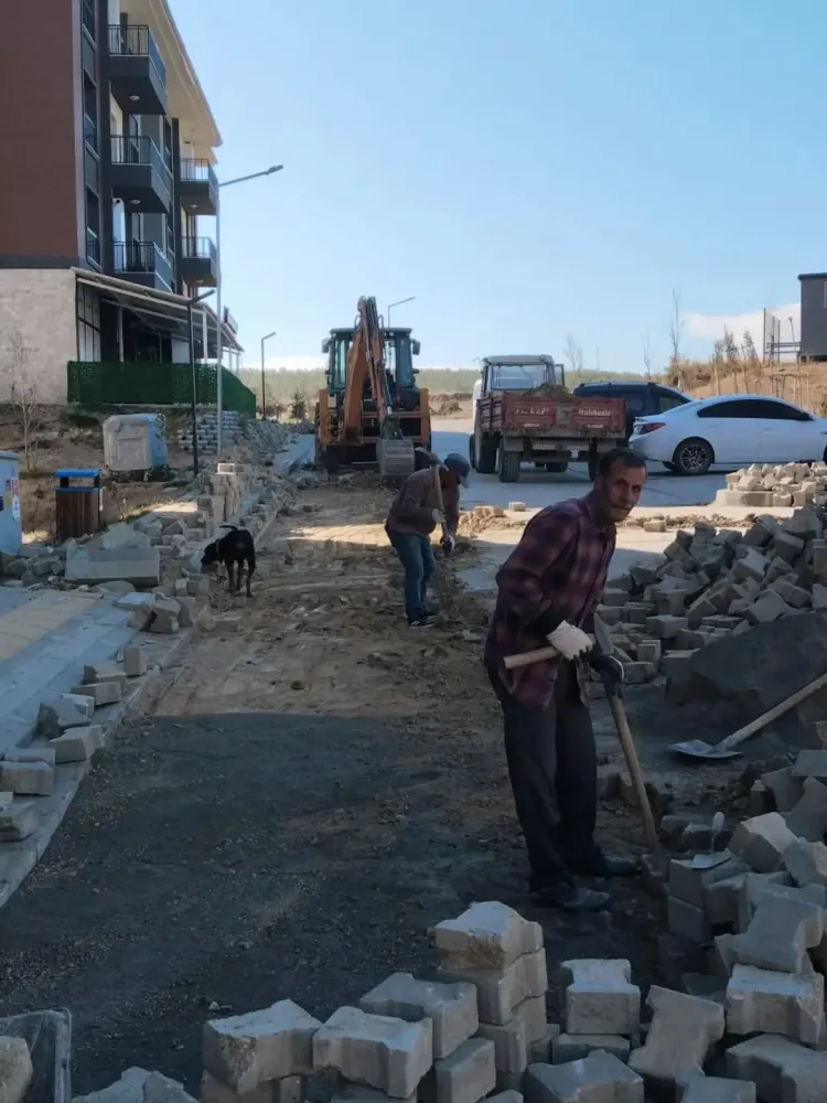 Yenimuhacir'de altyapı sonrası yol tamiratı