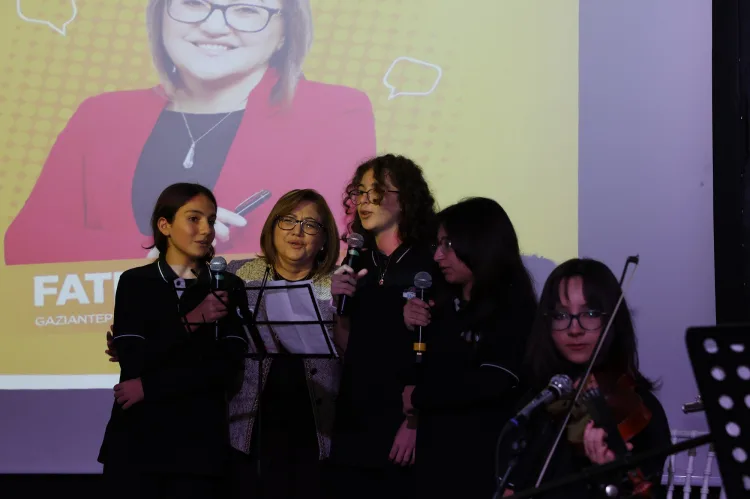 Gaziantep'te bir dakikalık süreyi aşan sürede gençlere gezi sözü