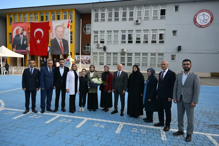 Bursa'da 23 Nisan Ortaokuluna yeni okul kütüphanesi açıldı