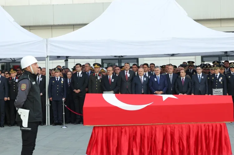 Şehit polis Ahmet Türkoğlu son yolculuğuna uğurlandı