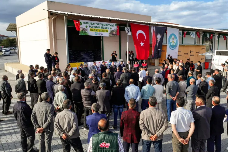 Manisa Demirci’de yangınlara karşı tanker desteği