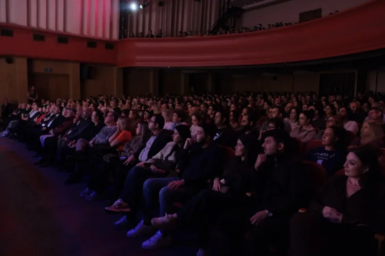 “Kendime Kıyamam” Adana seyircisinden tam not aldı