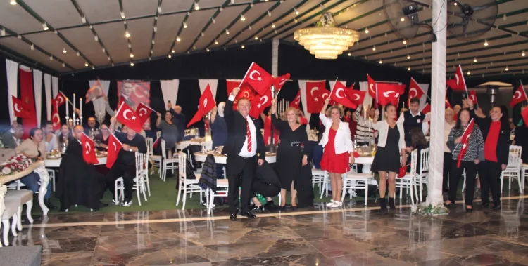 Bursalı emekliler Cumhuriyeti böyle kutladı