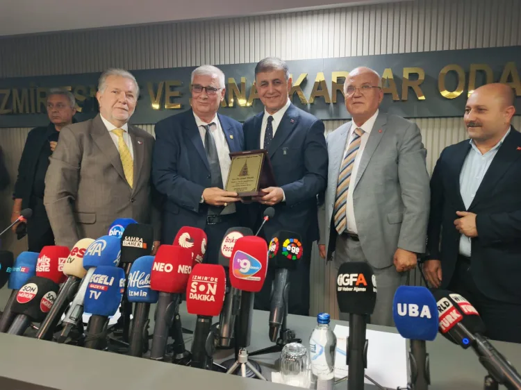 Başkan Tugay'dan esnaf buluşmasında iki önemli mesaj