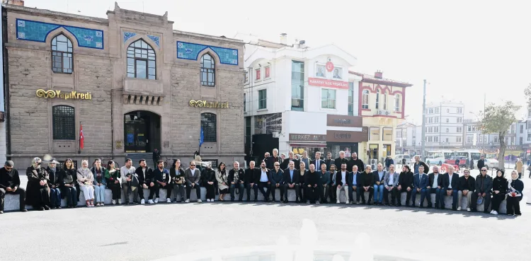 Konya Mevlana Caddesi'nde çevre düzenlemesi sürüyor