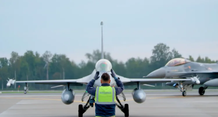Gökyüzünde güç birliği... Türk F-16’ları Litvanya’da