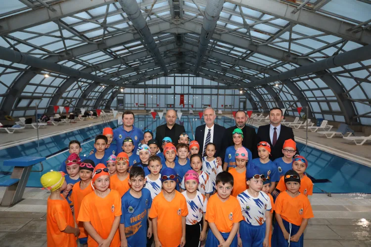 Başkan Taban İnegöl Belediyespor’un yüzme sporcularıyla buluştu