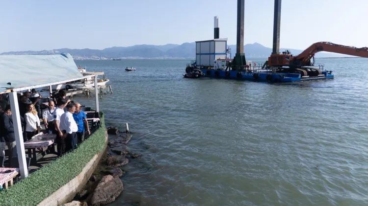 İzmir'de 1,5 milyon ton dip çamuru çıkarıldı... Rota kuzeye çevrildi