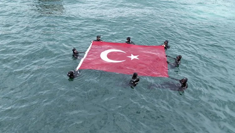 Mudanya'da yağmur altında Cumhuriyet valsi