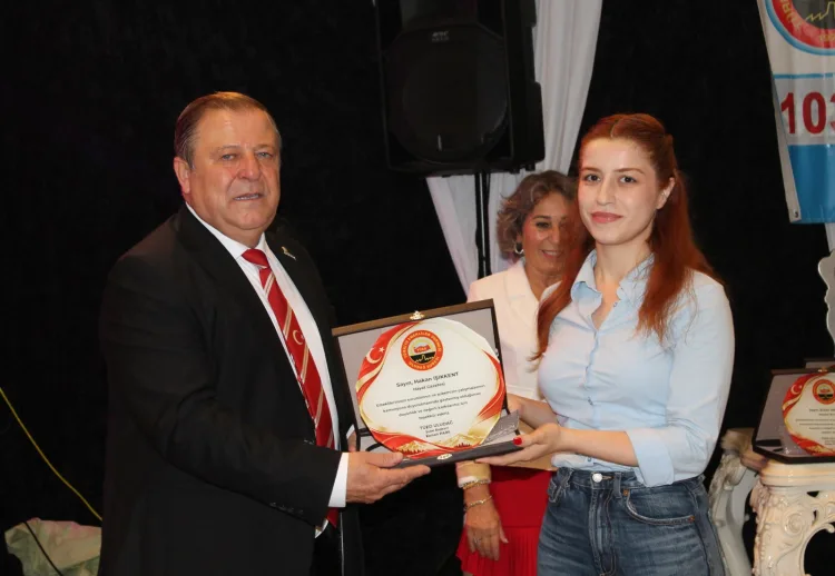 Bursalı emekliler Cumhuriyeti böyle kutladı