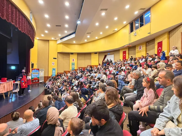 Bursa'da Yıldırımlı çocuklar ‘Evden Uzakta’ ile tiyatroyla buluştu